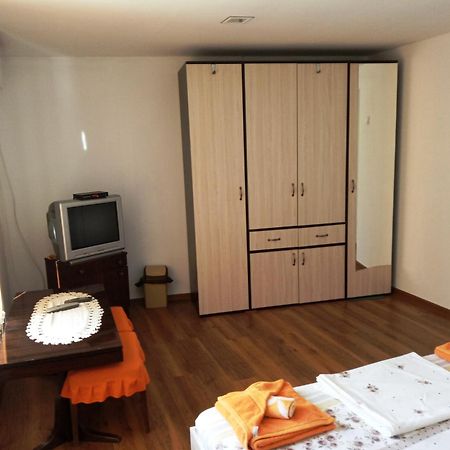 Divna Guest House Krushuna Exterior foto