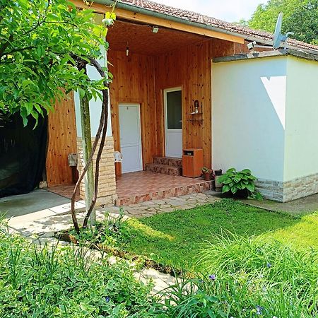 Divna Guest House Krushuna Exterior foto