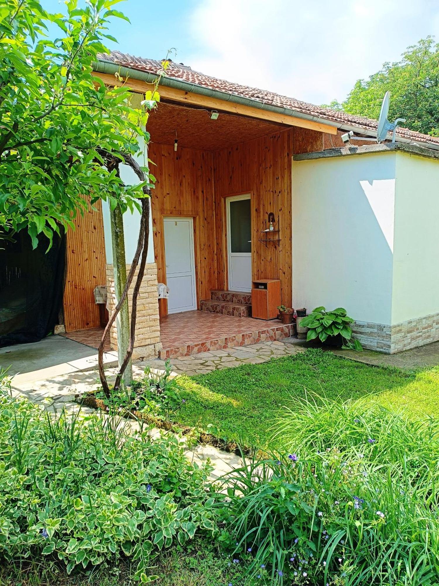Divna Guest House Krushuna Exterior foto