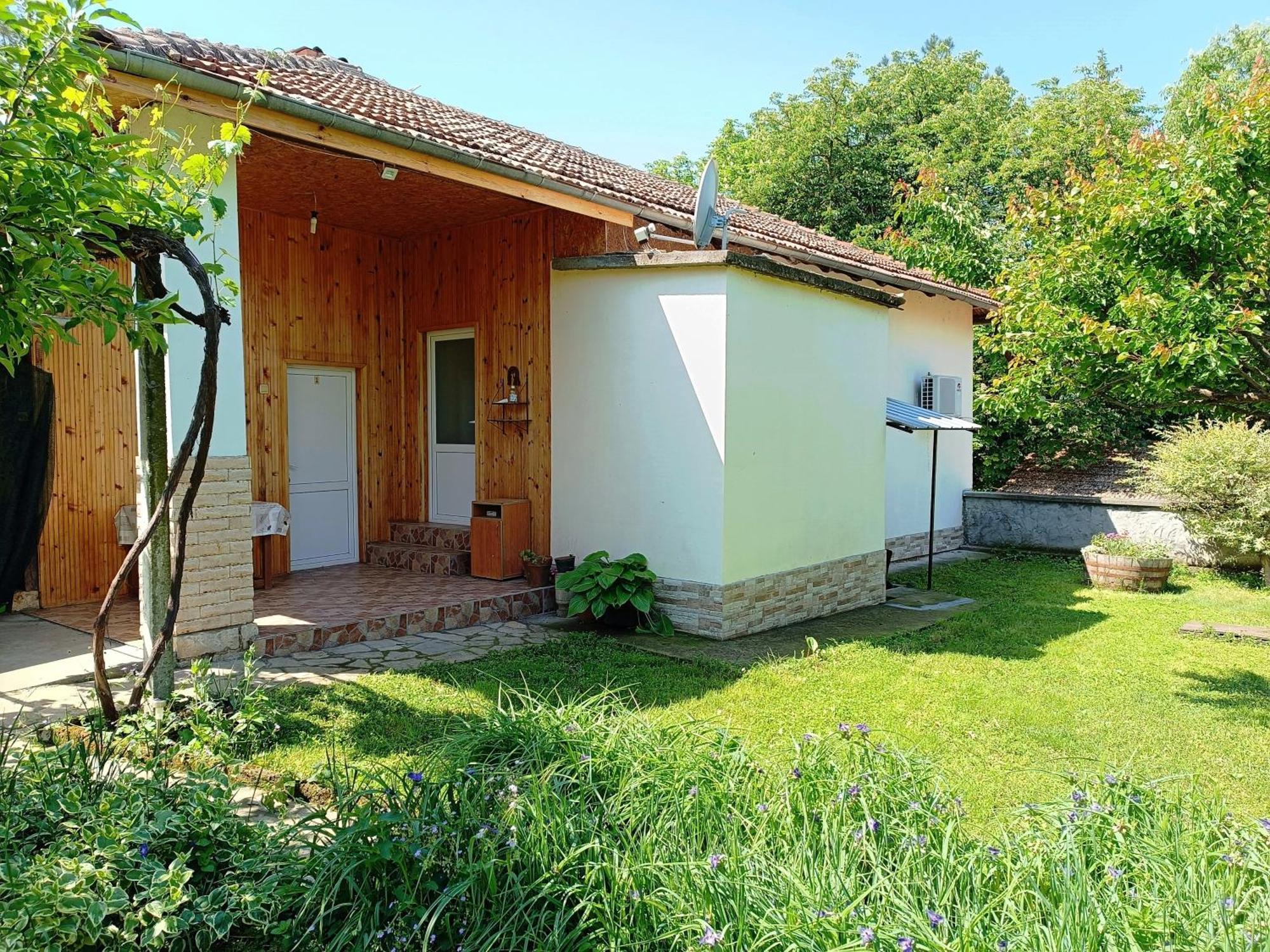 Divna Guest House Krushuna Exterior foto