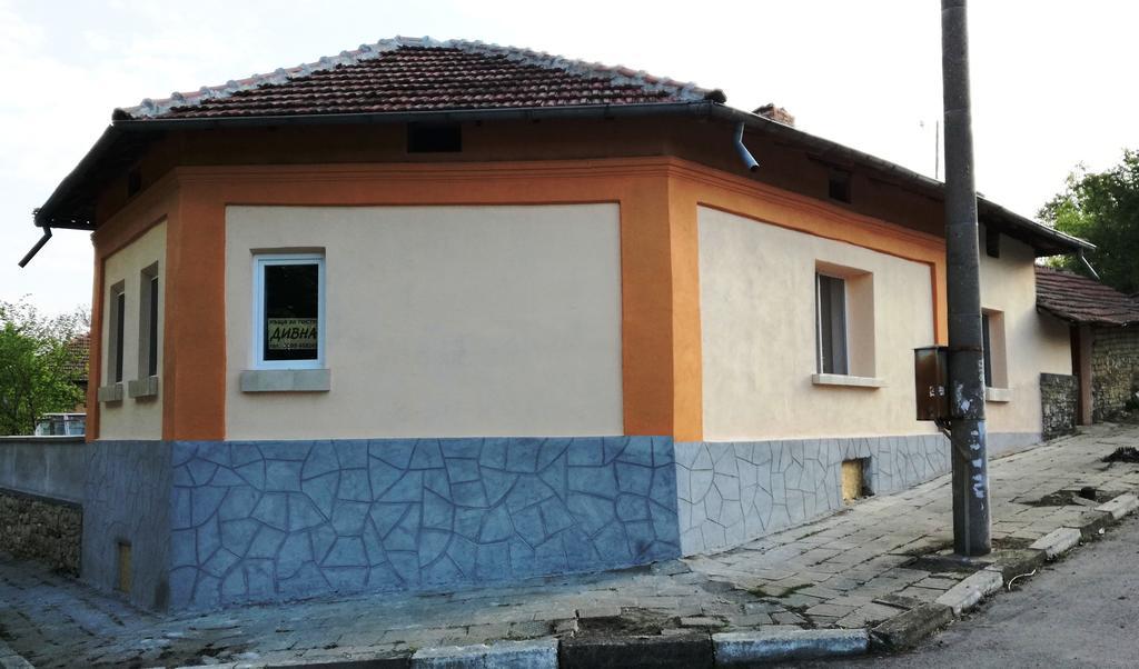 Divna Guest House Krushuna Exterior foto